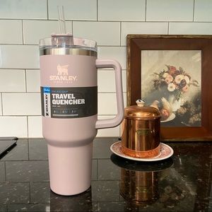 NEW Stanley Adventure Quencher 40oz Travel Cup Abalone